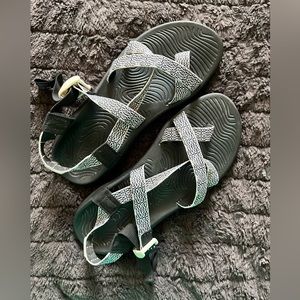 Chaco zvolv sandals